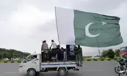 हिंदुओं की आबादी मिटाने वाला पाकिस्तान, क्रिसमस में तोड़फोड़ और मुस्लिमों पर भारत को दे रहा ज्ञान