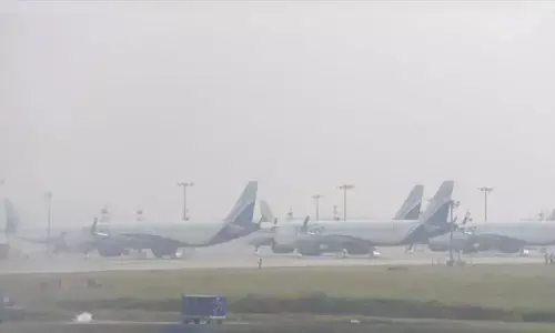 दिल्ली एयरपोर्ट पर घना कोहरा, 100 से अधिक उड़ानें रद्द