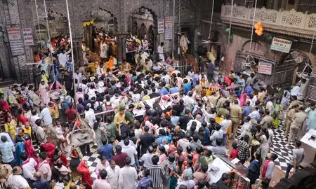 बांके बिहारी मंदिर प्रबंधन की भक्तों से बड़ी अपील,  5 जनवरी तक वृंदावन आने से करें परहेज