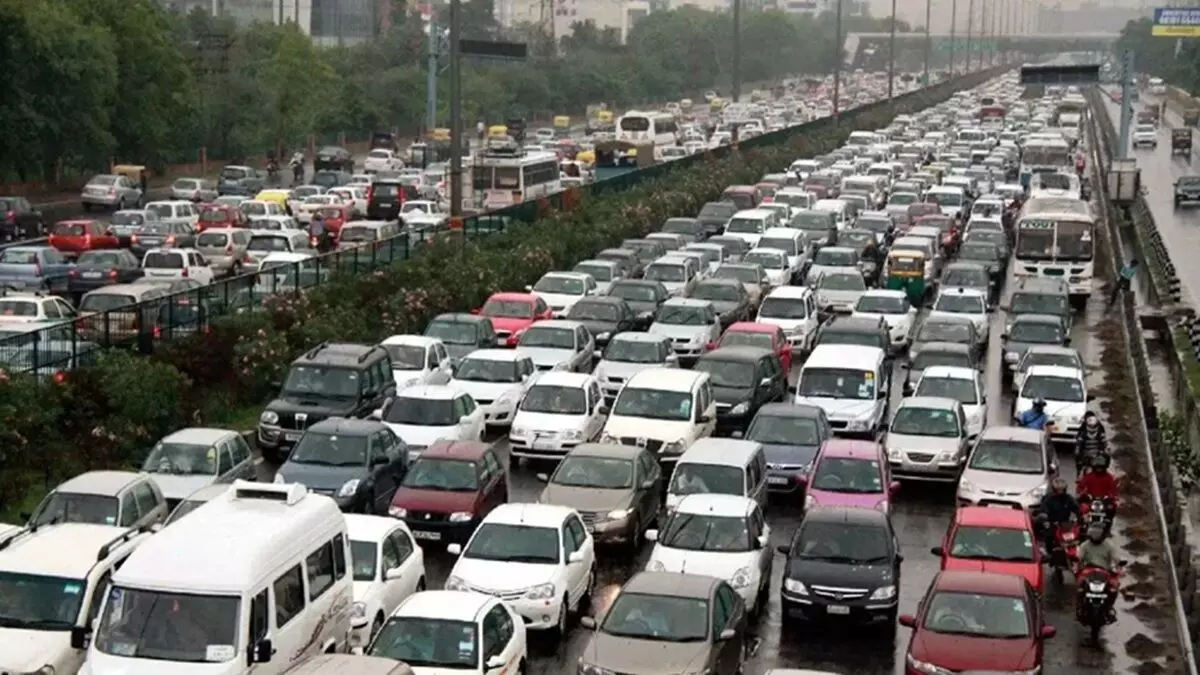 दिल्ली में पेट्रोल, सीएनजी वाहन भी हो सकते हैं महंगे, ग्रीन सेस लगाने पर सरकार कर रही विचार दिल्ली में पेट्रोल, सीएनजी वाहन भी हो सकते हैं महंगे, ग्रीन सेस लगाने पर सरकार कर रही विचार