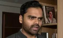 सपा सांसद पुष्पेंद्र सरोज बोले- न्याय की मांग पर भी रोका जा रहा विरोध