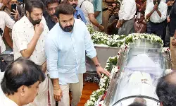 मलयालम फिल्म इंडस्ट्री के सुपरस्टार मोहनलाल की मां का 90 वर्ष की उम्र में हुआ निधन