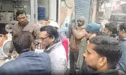 संभल: जामा मस्जिद के पास कब्रिस्तान के सर्वे पर बोले दुकानदार, हमारे पास सभी कागज मौजूद संभल: जामा मस्जिद के पास कब्रिस्तान के सर्वे पर बोले दुकानदार, हमारे पास सभी कागज मौजूद