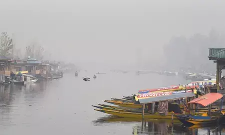 कश्मीर : अगले दो दिनों में बर्फबारी और बारिश की संभावना, मुगल रोड पर ट्रैफिक बंद