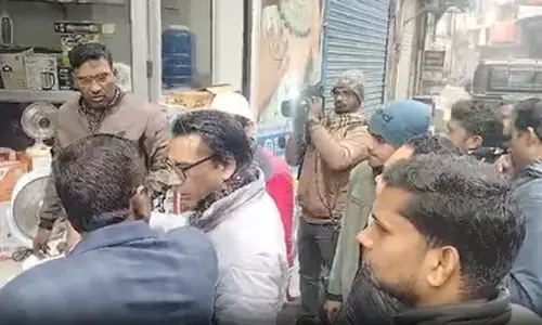 संभल: जामा मस्जिद के पास कब्रिस्तान के सर्वे पर बोले दुकानदार, हमारे पास सभी कागज मौजूद