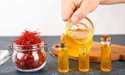 मूड स्विंग से त्वचा की चमक तक, महिलाओं के लिए वरदान है केसर का पानी