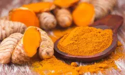 मुंहासे, सूजन और एंटी-एजिंग के लिए हल्दी है सबसे असरदार, त्वचा पर लाए निखार