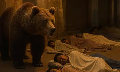 भालू जाग गए हैं, जनता सोई पड़ी है