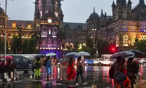 नव वर्ष की पहली सुबह: मुंबई में बारिश और ठंड ने चौंकाया