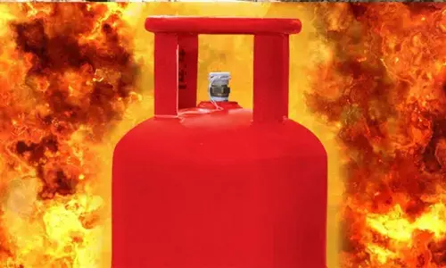 ग्रेटर नोएडा में गैस सिलेंडर फटने से हादसा, चार लोग झुलसे