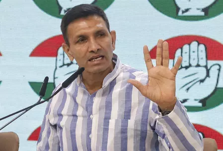 भाजपा वोट चोरी से सरकार बनाती है और फिर मौत परोसती है : जीतू पटवारी भाजपा वोट चोरी से सरकार बनाती है और फिर मौत परोसती है : जीतू पटवारी