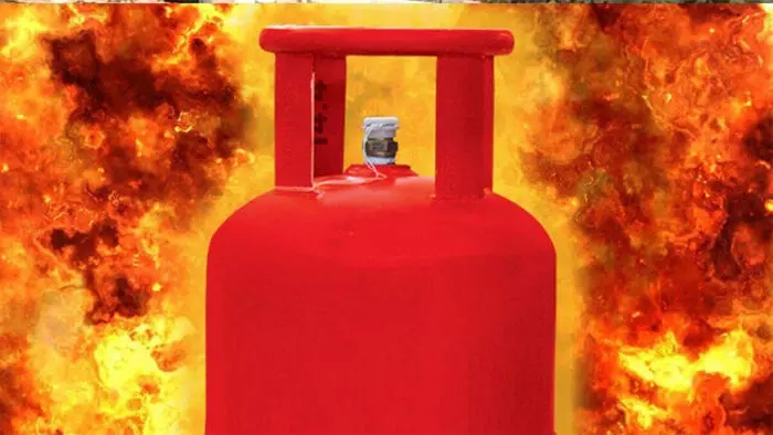 ग्रेटर नोएडा में गैस सिलेंडर फटने से हादसा, चार लोग झुलसे