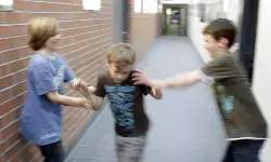 स्कूली बच्चों पर बुलिंग का खतरा: पेरेंट्स क्या नहीं देख पाते