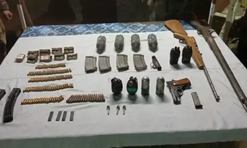 मणिपुर सुरक्षाबलों ने दो आतंकवादियों को किया गिरफ्तार, भारी मात्रा में गोला-बारूद बरामद मणिपुर सुरक्षाबलों ने दो आतंकवादियों को किया गिरफ्तार, भारी मात्रा में गोला-बारूद बरामद
