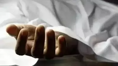 महाराष्ट्र में शर्मनाक घटना ! डिलीवरी के लिए 6 कि.मी. पैदल चली गर्भवती महिला, सड़क की सुविधा न होने के कारण दोनों की मौत महाराष्ट्र में शर्मनाक घटना ! डिलीवरी के लिए 6 कि.मी. पैदल चली गर्भवती महिला, सड़क की सुविधा न होने के कारण दोनों की मौत