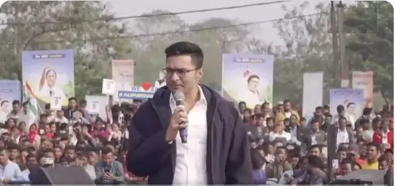 अबार जितबे बांग्ला यात्रा ने बदला बंगाल का सियासी समीकरण! ममता की एंट्री से मचेगा तहलका अबार जितबे बांग्ला यात्रा ने बदला बंगाल का सियासी समीकरण! ममता की एंट्री से मचेगा तहलका