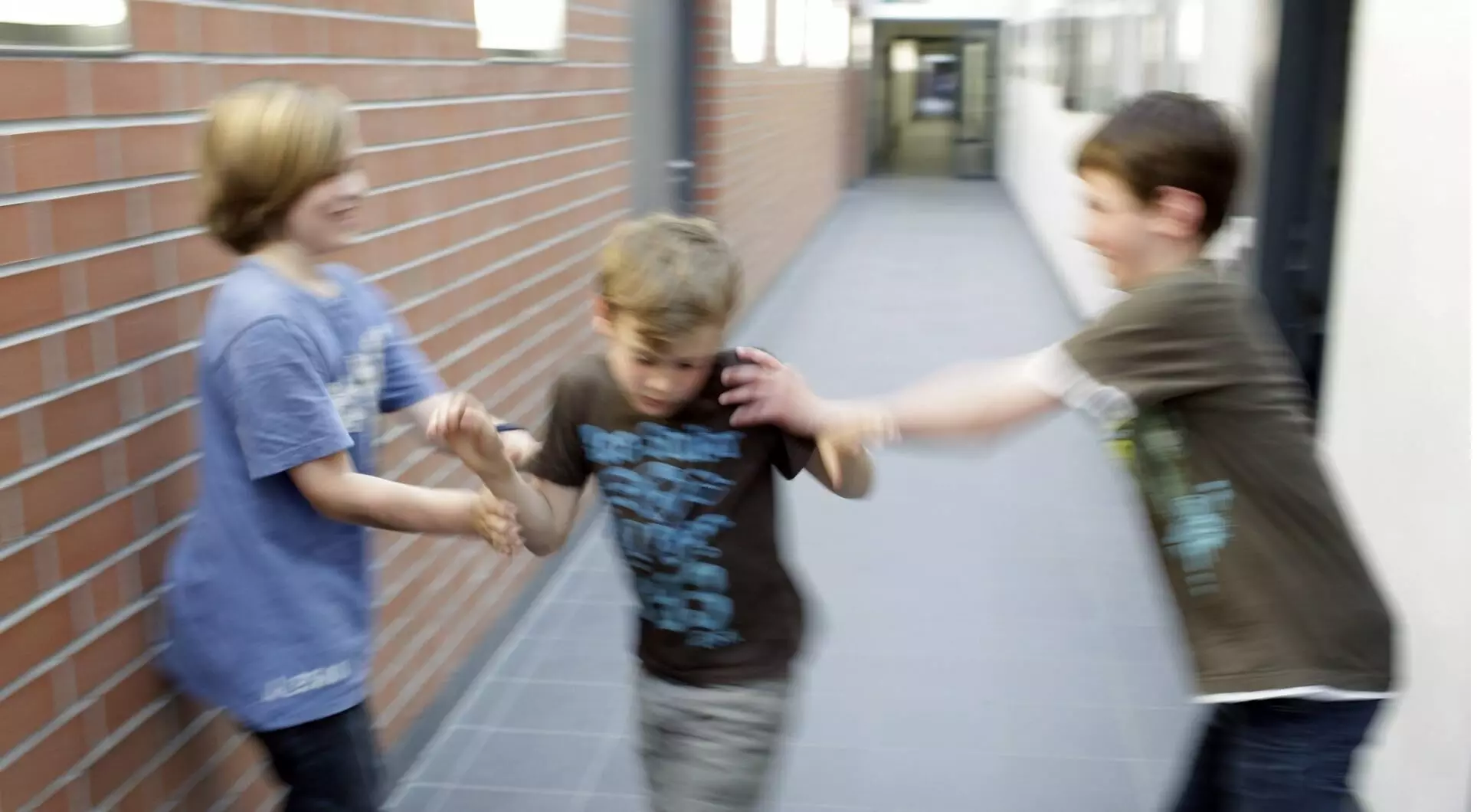 स्कूली बच्चों पर बुलिंग का खतरा: पेरेंट्स क्या नहीं देख पाते स्कूली बच्चों पर बुलिंग का खतरा: पेरेंट्स क्या नहीं देख पाते