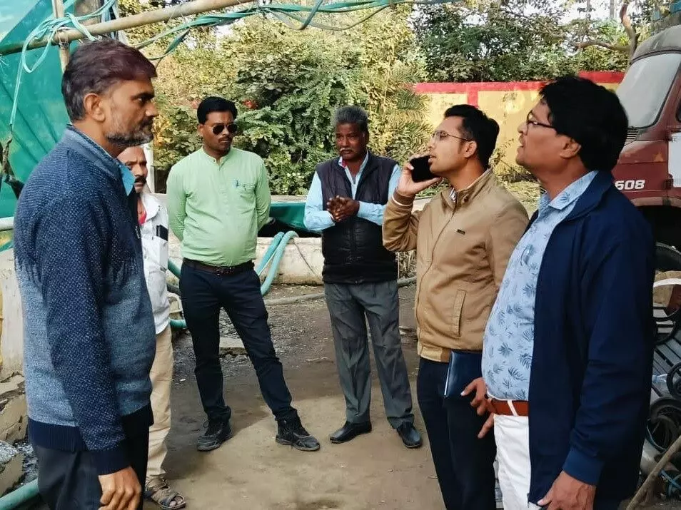 इंदौर दूषित जल विवाद : नगर पालिकाएं पूरी तरह सतर्क, नालियों के पास से कई नल कनेक्शन हटाए, बिछी नई पाइपलाइन इंदौर दूषित जल विवाद : नगर पालिकाएं पूरी तरह सतर्क, नालियों के पास से कई नल कनेक्शन हटाए, बिछी नई पाइपलाइन