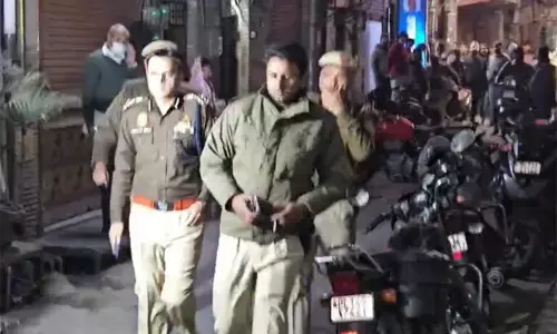 दिल्ली के लक्ष्‍मी नगर में युवक ने की मां और भाई-बहन की हत्या, हड़कंप