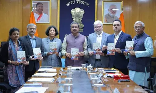 धर्मेंद्र प्रधान ने पीएम मोदी के लाल किले से दिए गए संबोधनों के उर्दू संकलन का किया विमोचन