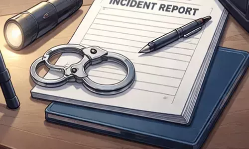 बेंगलुरु सिनेमा हॉल में महिला शौचालय में वीडियो बनाते पकड़ा गया नाबालिग बेंगलुरु सिनेमा हॉल में महिला शौचालय में वीडियो बनाते पकड़ा गया नाबालिग