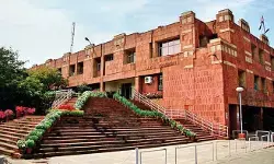 जेएनयू में गूंजे नारे, अब गिरेगी गाज!