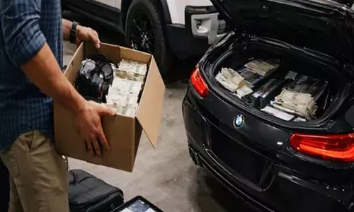 ऑनलाइन सट्टेबाजी मामले में ईडी ने नौ ठिकानों पर तलाशी ली, यूट्यूबर से जुड़ी गाड़ियां जब्त कीं