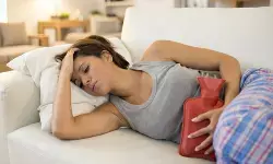 अदरक की चाय पीरियड के दर्द में राहत देने का असरदार तरीका, सूजन और पेट की ऐंठन को कम करने का घरेलु उपाय