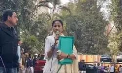 कोलकाता में बवाल, चुनाव रणनीति बनाने वाली कंपनी IPAC के ठिकानों पर ED का छापा, ममता बनर्जी भी पहुंचीं