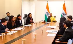 वित्त मंत्री ने दिल्ली यूनिवर्सिटी के छात्रों के साथ की आने वाले बजट पर चर्चा वित्त मंत्री ने दिल्ली यूनिवर्सिटी के छात्रों के साथ की आने वाले बजट पर चर्चा