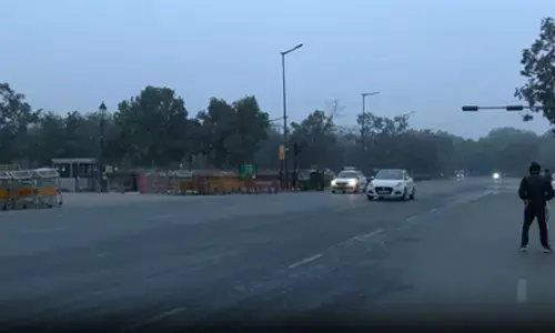 दिल्ली-एनसीआर में कड़ाके की ठंड; ठंडी हवाओं ने बढ़ाई ठिठुरन, प्रदूषण में कमी