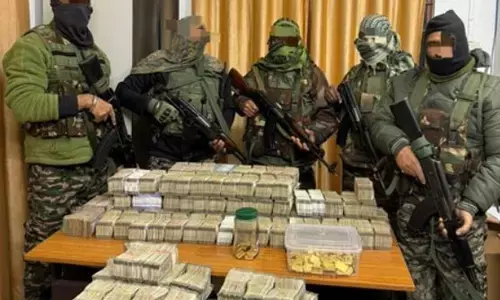 त्रिपुरा: गोल्ड की तस्करी के खिलाफ बड़ी कार्रवाई, करोड़ों का सोना जब्त त्रिपुरा: गोल्ड की तस्करी के खिलाफ बड़ी कार्रवाई, करोड़ों का सोना जब्त