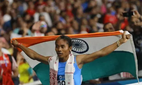 हिमा दास: फुटबॉल छोड़ दौड़ में बनाया करियर, ये रिकॉर्ड बनाने वाली पहली भारतीय महिला बनीं
