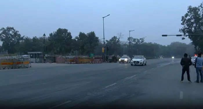 दिल्ली-एनसीआर में कड़ाके की ठंड; ठंडी हवाओं ने बढ़ाई ठिठुरन, प्रदूषण में कमी दिल्ली-एनसीआर में कड़ाके की ठंड; ठंडी हवाओं ने बढ़ाई ठिठुरन, प्रदूषण में कमी