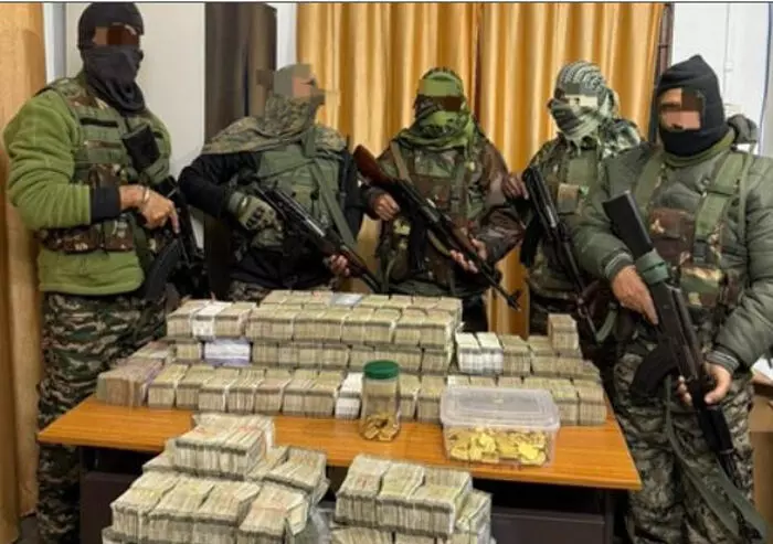 त्रिपुरा: गोल्ड की तस्करी के खिलाफ बड़ी कार्रवाई, करोड़ों का सोना जब्त त्रिपुरा: गोल्ड की तस्करी के खिलाफ बड़ी कार्रवाई, करोड़ों का सोना जब्त