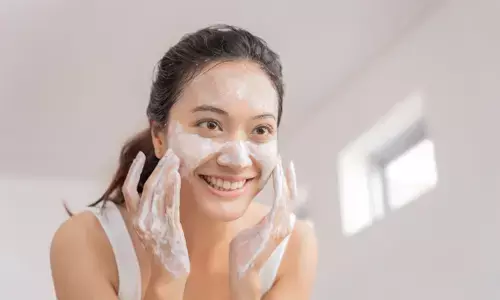 केमिकल से भरे फेस वॉश से दोगुना फायदे देंगे ये प्राकृतिक नुस्खे, खिल उठेगा चेहरा