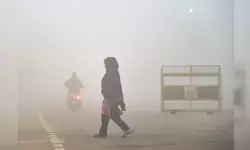 दिल्ली में कड़ाके की ठंड का कहर, 3 डिग्री सेल्सियस से नीचे पहुंचा पारा, 48 घंटे और तड़पाएगी शीत लहर