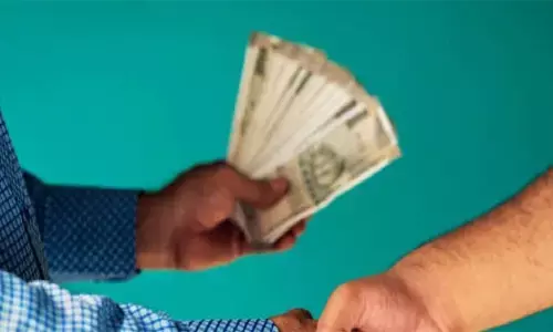 महाराष्ट्र में सीबीआई की बड़ी कार्रवाई, वेस्टर्न कोलफील्ड्स फोरमैन रिश्वत लेते गिरफ्तार महाराष्ट्र में सीबीआई की बड़ी कार्रवाई, वेस्टर्न कोलफील्ड्स फोरमैन रिश्वत लेते गिरफ्तार