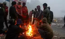 दिल्ली-एनसीआर में शीतलहर का कहर, पारा 3 डिग्री तक लुढ़का दिल्ली-एनसीआर में शीतलहर का कहर, पारा 3 डिग्री तक लुढ़का