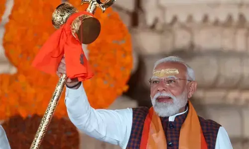 मोदी के हाथ में त्रिशूल और डमरू