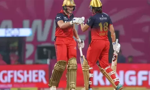 हैरिस-मंधाना की धमाकेदार साझेदारी, आरसीबी की आसान जीत