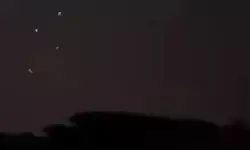 जम्मू-कश्मीर : राजौरी सेक्टर में फिर दिखे पाकिस्तानी ड्रोन, सुरक्षाबलों ने की जवाबी कार्रवाई जम्मू-कश्मीर : राजौरी सेक्टर में फिर दिखे पाकिस्तानी ड्रोन, सुरक्षाबलों ने की जवाबी कार्रवाई