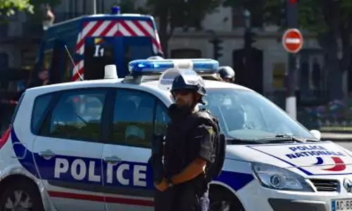 पेरिस की सड़कों पर 350 ट्रैक्टर, किसानों का ईयू-मर्कोसुर समझौते के खिलाफ गुस्सा