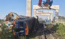 थाईलैंड में भीषण रेल हादसा : क्रेन गिरने से ट्रेन पटरी से उतरी, 22 की मौत, 30 घायल