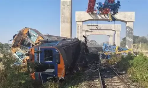 थाईलैंड में भीषण रेल हादसा : क्रेन गिरने से ट्रेन पटरी से उतरी, 22 की मौत, 30 घायल