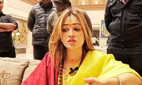 महाकुंभ से ग्लैमर तक: इंफ्लूएंसर हर्षा रिछारिया ने धर्म प्रचार से दूरी बनाने का किया ऐलान महाकुंभ से ग्लैमर तक: इंफ्लूएंसर हर्षा रिछारिया ने धर्म प्रचार से दूरी बनाने का किया ऐलान