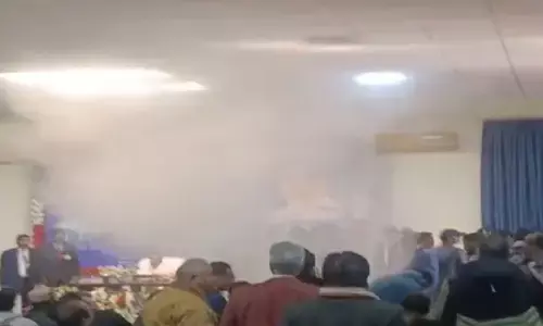 मायावती की प्रेस कांफ्रेस में शॉर्ट सर्किट से अफरातफरी, सुरक्षा घेरे में बाहर निकाली गईं बसपा प्रमुख