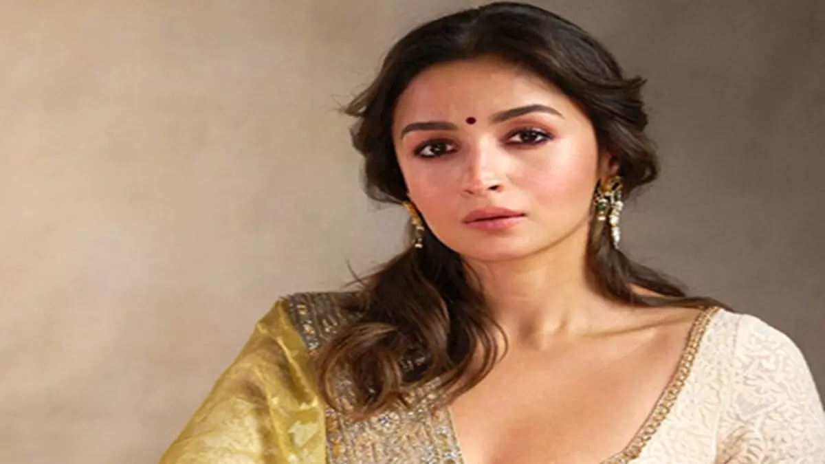 अभिनय से आगे प्रोडक्शन तक: आलिया भट्ट का बड़ा सपना, अपने प्रोडक्शन हाउस के लिए तैयार कर रखी है 10 साल की योजना अभिनय से आगे प्रोडक्शन तक: आलिया भट्ट का बड़ा सपना, अपने प्रोडक्शन हाउस के लिए तैयार कर रखी है 10 साल की योजना