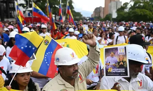 वेनेजुएला पर अमेरिकी हमले के खिलाफ केप टाउन में जोरदार प्रदर्शन वेनेजुएला पर अमेरिकी हमले के खिलाफ केप टाउन में जोरदार प्रदर्शन