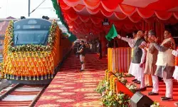 देश को मिली पहली वंदे भारत स्लीपर ट्रेन की सौगात, पीएम मोदी ने दिखाई हरी झंडी; जानें डिटेल